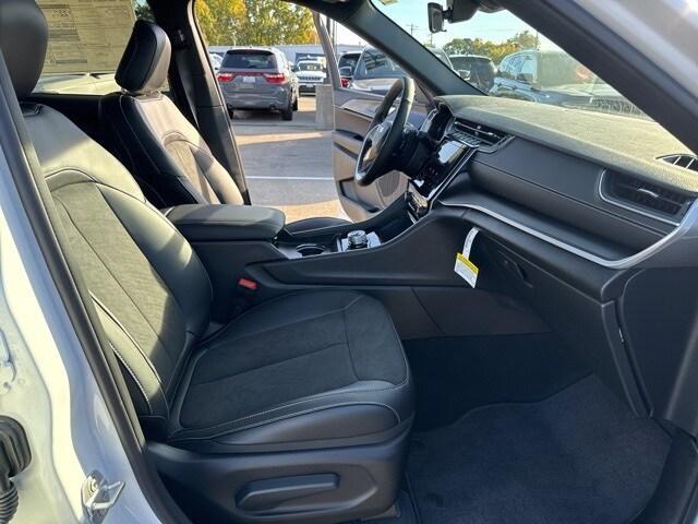 new 2025 Jeep Grand Cherokee car, priced at $44,562