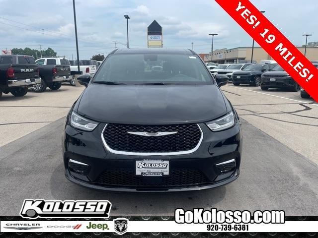 used 2025 Chrysler Pacifica car, priced at $39,999