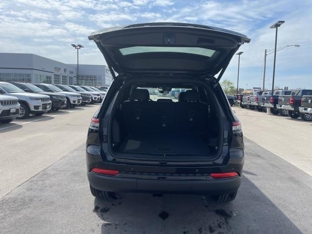 new 2025 Jeep Grand Cherokee car, priced at $49,685