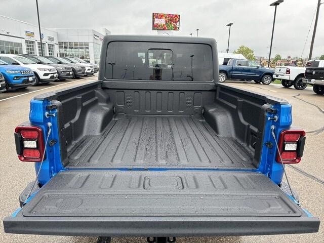 new 2024 Jeep Gladiator car, priced at $44,917