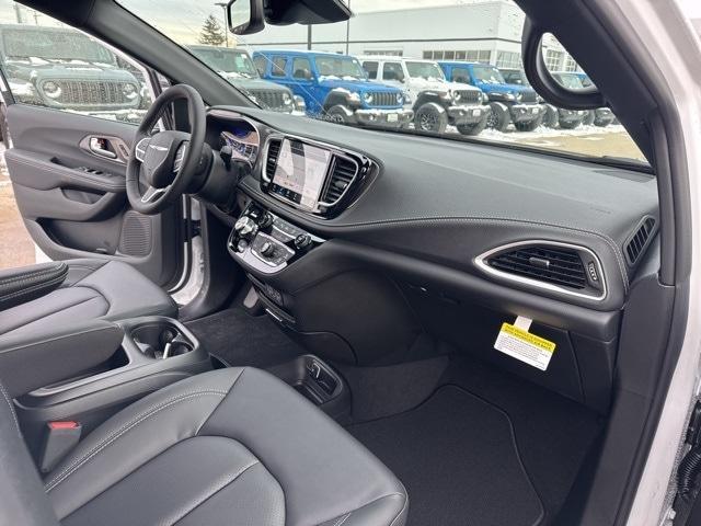 new 2025 Chrysler Pacifica car, priced at $42,406