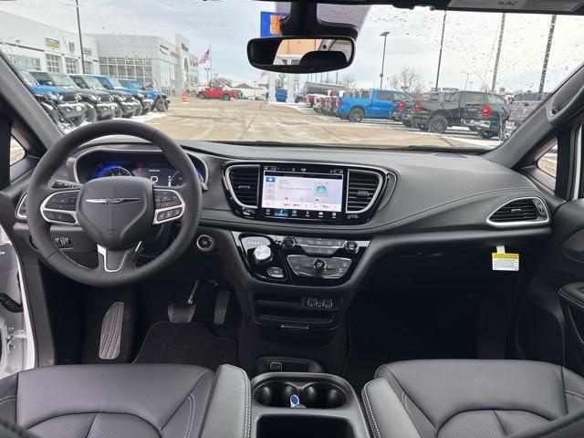 new 2025 Chrysler Pacifica car, priced at $42,406