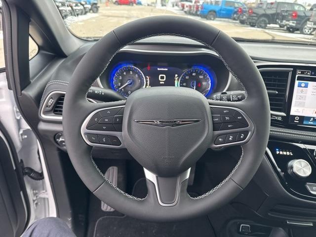 new 2025 Chrysler Pacifica car, priced at $42,406