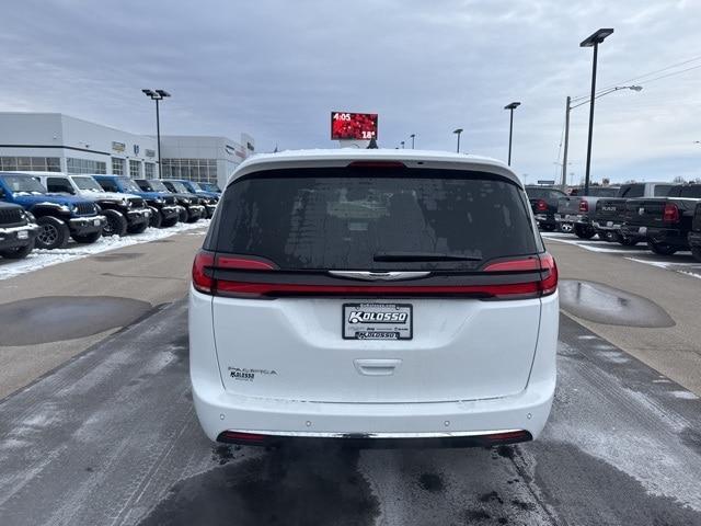 new 2025 Chrysler Pacifica car, priced at $42,406