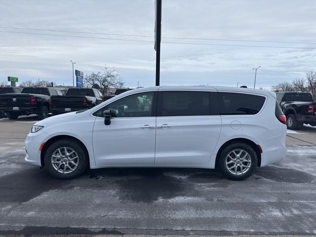 new 2025 Chrysler Pacifica car, priced at $42,406