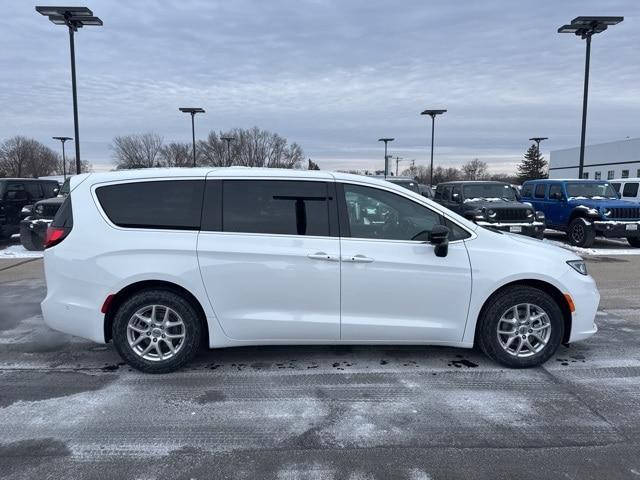 new 2025 Chrysler Pacifica car, priced at $42,406