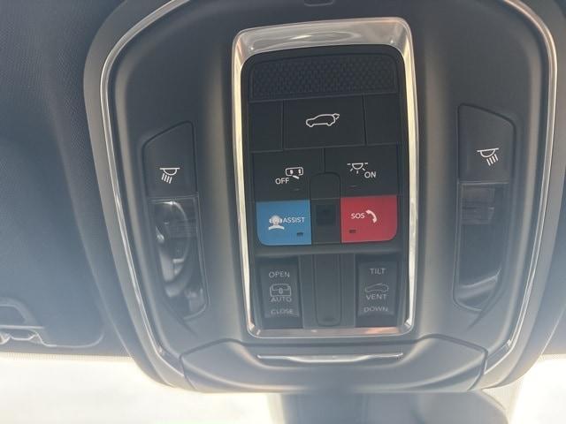 new 2025 Jeep Grand Cherokee car, priced at $39,227