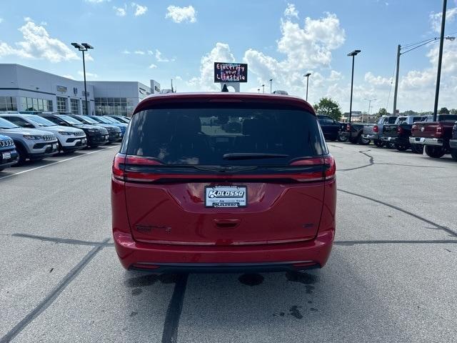 new 2024 Chrysler Pacifica car, priced at $46,748