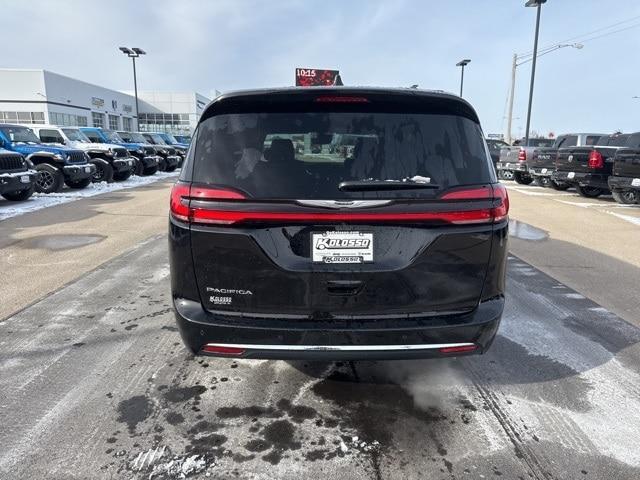 new 2025 Chrysler Pacifica car, priced at $41,927