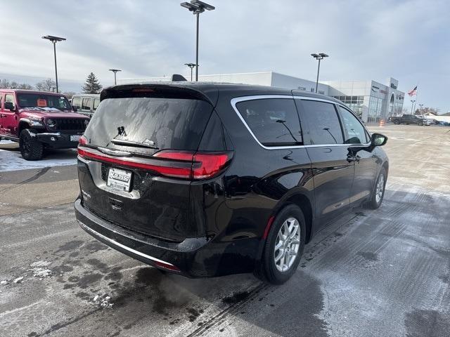 new 2025 Chrysler Pacifica car, priced at $41,927