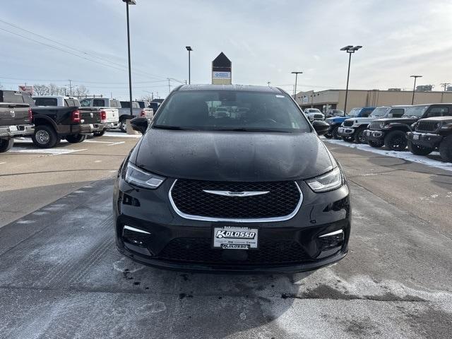 new 2025 Chrysler Pacifica car, priced at $41,927