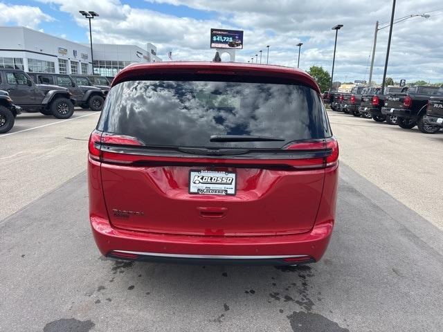 new 2026 Chrysler Pacifica car, priced at $45,427