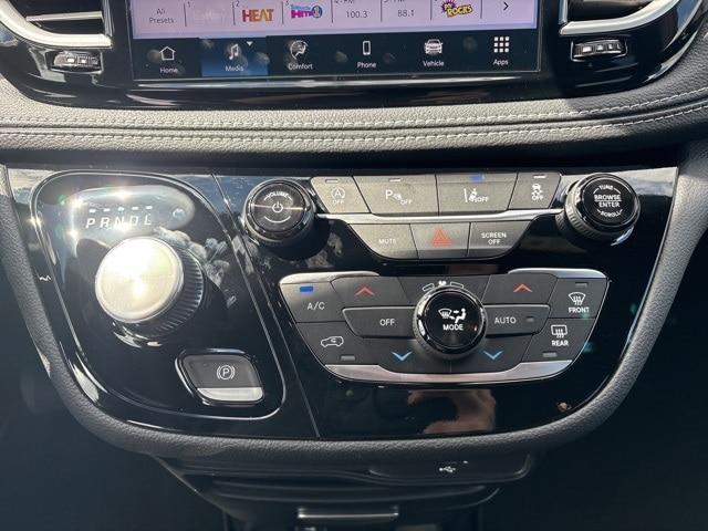new 2026 Chrysler Pacifica car, priced at $45,427