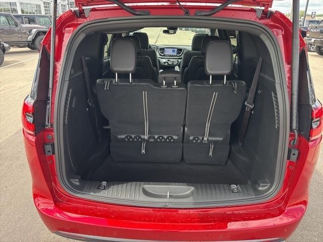 new 2026 Chrysler Pacifica car, priced at $45,427