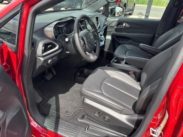 new 2026 Chrysler Pacifica car, priced at $45,427