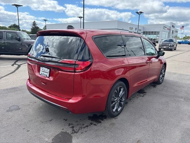 new 2026 Chrysler Pacifica car, priced at $45,427