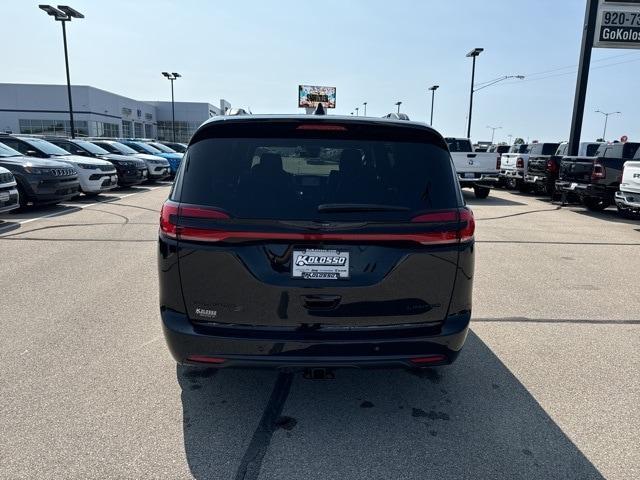 new 2024 Chrysler Pacifica car, priced at $48,681