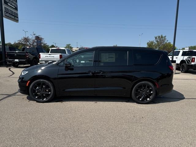 new 2024 Chrysler Pacifica car, priced at $48,681