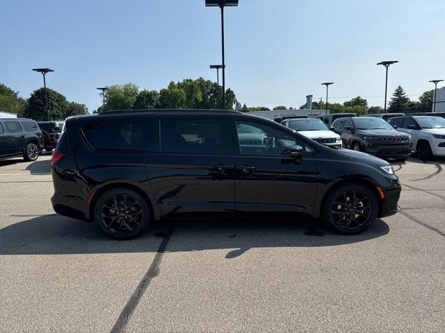 new 2024 Chrysler Pacifica car, priced at $48,681