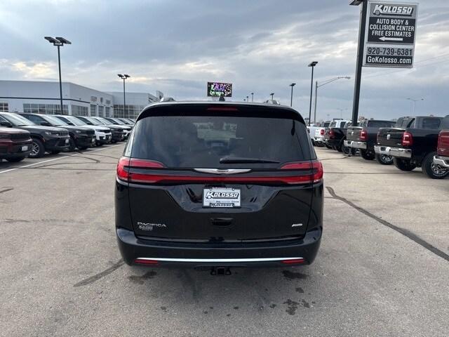 new 2025 Chrysler Pacifica car, priced at $55,645