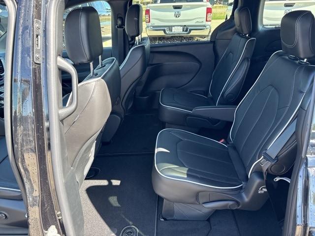 new 2025 Chrysler Pacifica car, priced at $48,906