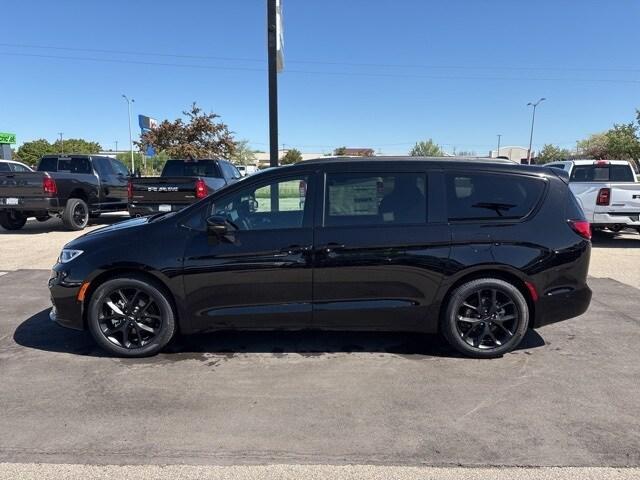 new 2025 Chrysler Pacifica car, priced at $48,906