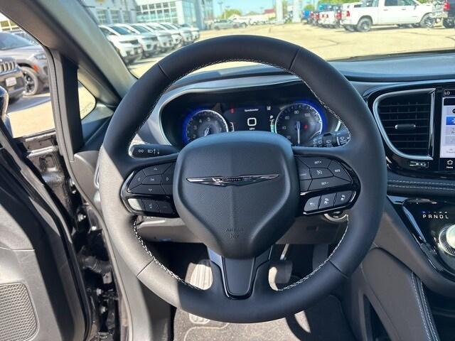 new 2025 Chrysler Pacifica car, priced at $48,906