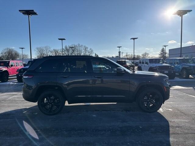 new 2025 Jeep Grand Cherokee car, priced at $50,154