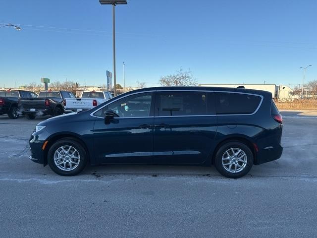 new 2025 Chrysler Pacifica car, priced at $42,373