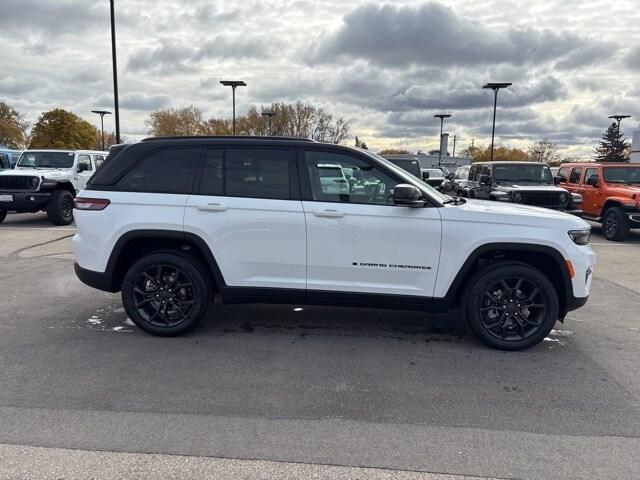 new 2025 Jeep Grand Cherokee car, priced at $50,591