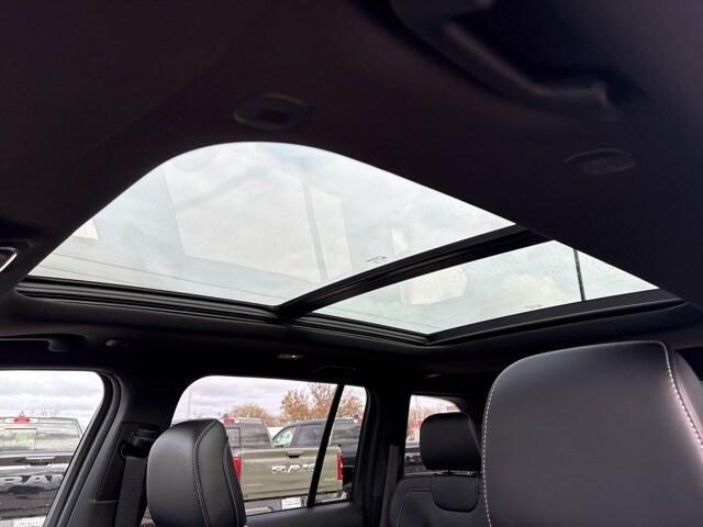 new 2025 Jeep Grand Cherokee car, priced at $50,591