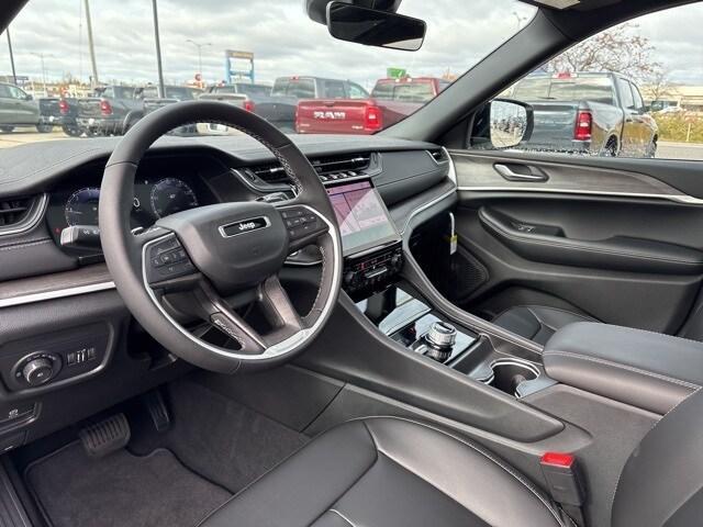 new 2025 Jeep Grand Cherokee car, priced at $50,591