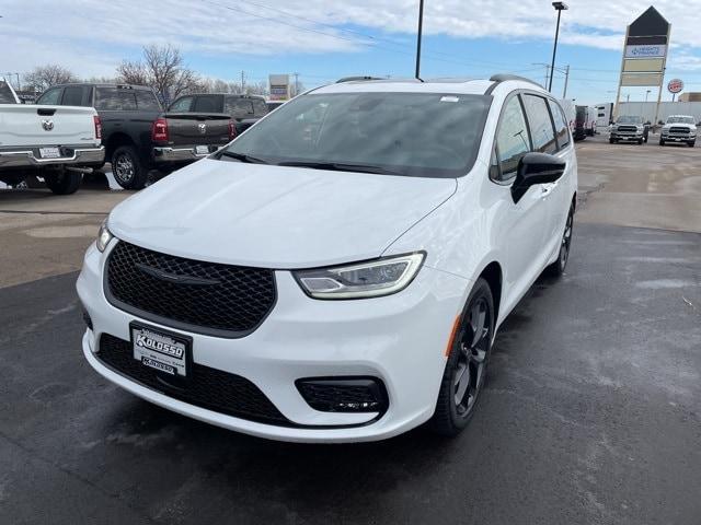 new 2025 Chrysler Pacifica car, priced at $49,344