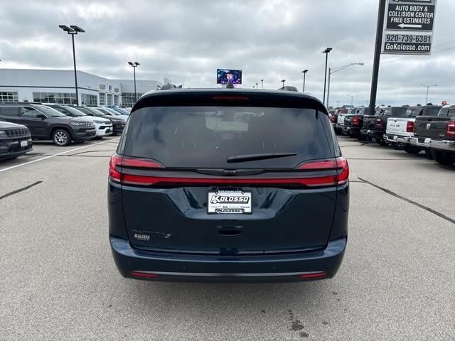 new 2024 Chrysler Pacifica car, priced at $42,399