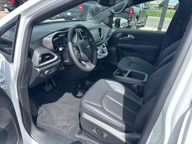new 2026 Chrysler Pacifica car, priced at $45,610