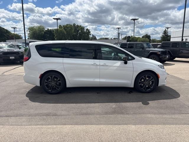 new 2026 Chrysler Pacifica car, priced at $45,610