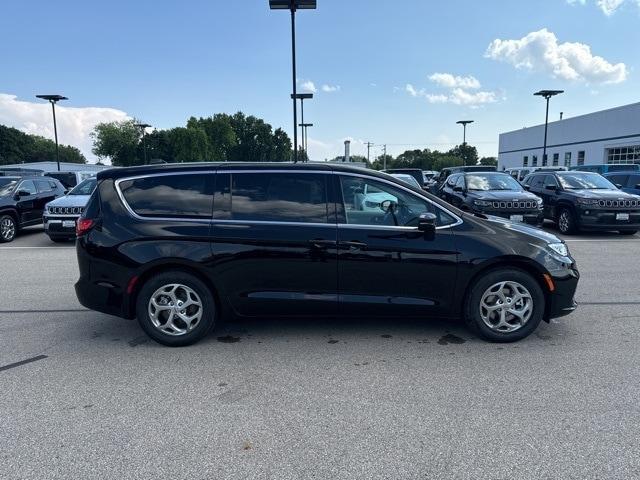 new 2024 Chrysler Pacifica car, priced at $45,673