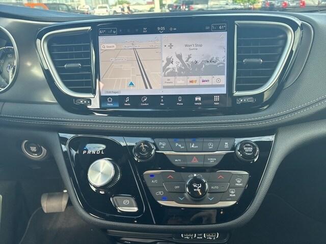 new 2025 Chrysler Pacifica car, priced at $43,406