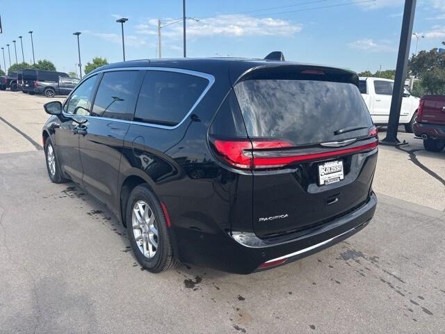 new 2025 Chrysler Pacifica car, priced at $45,406