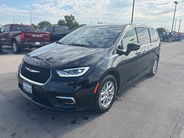 new 2025 Chrysler Pacifica car, priced at $45,406