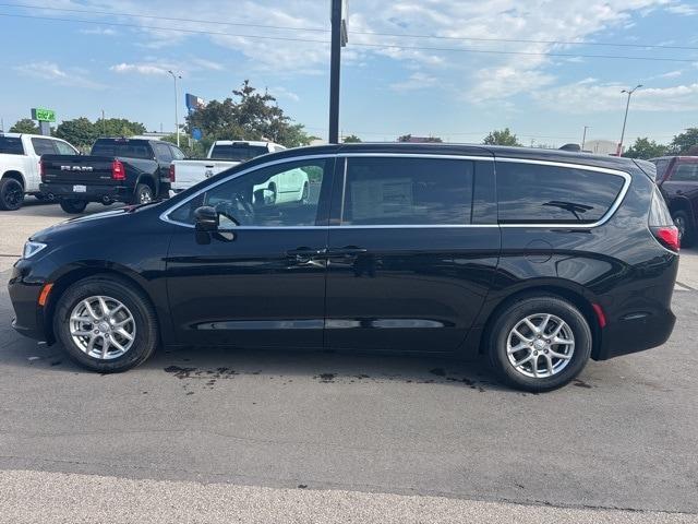 new 2025 Chrysler Pacifica car, priced at $45,406