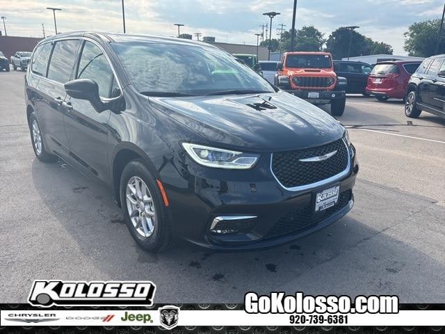 new 2025 Chrysler Pacifica car, priced at $46,656