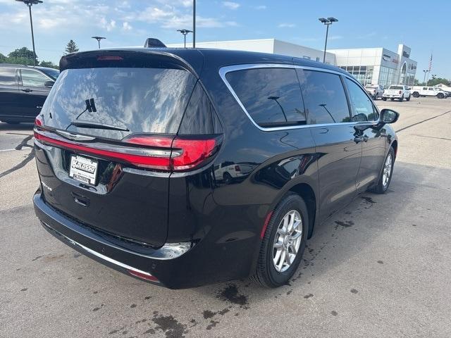 new 2025 Chrysler Pacifica car, priced at $45,406