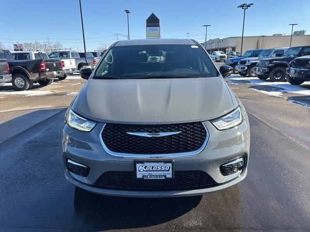 new 2025 Chrysler Pacifica car, priced at $45,291