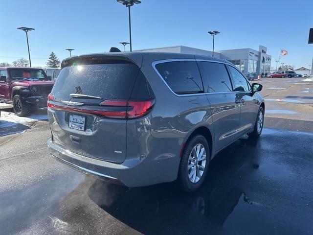 new 2025 Chrysler Pacifica car, priced at $45,291