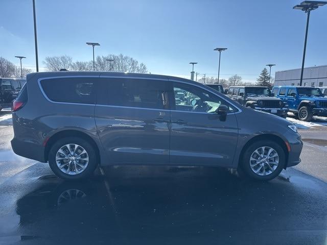 new 2025 Chrysler Pacifica car, priced at $45,291