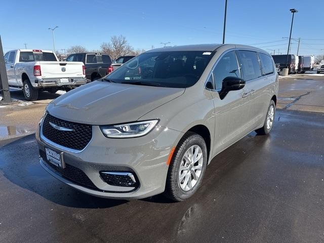 new 2025 Chrysler Pacifica car, priced at $45,291