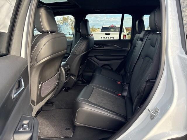 new 2025 Jeep Grand Cherokee car, priced at $45,297