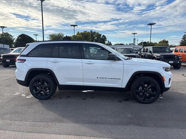 new 2025 Jeep Grand Cherokee car, priced at $45,297