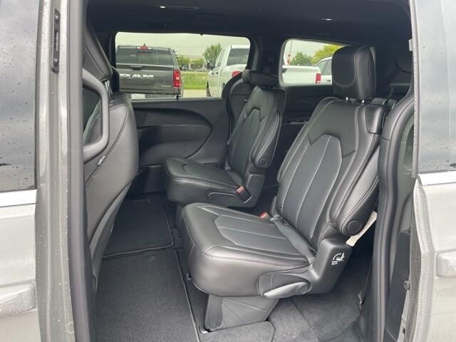 new 2025 Chrysler Pacifica car, priced at $42,870